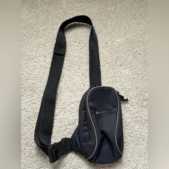 Nike Crossbody Bag (mini) LIKE NEW black brown belt bag - Picture 3 of 7